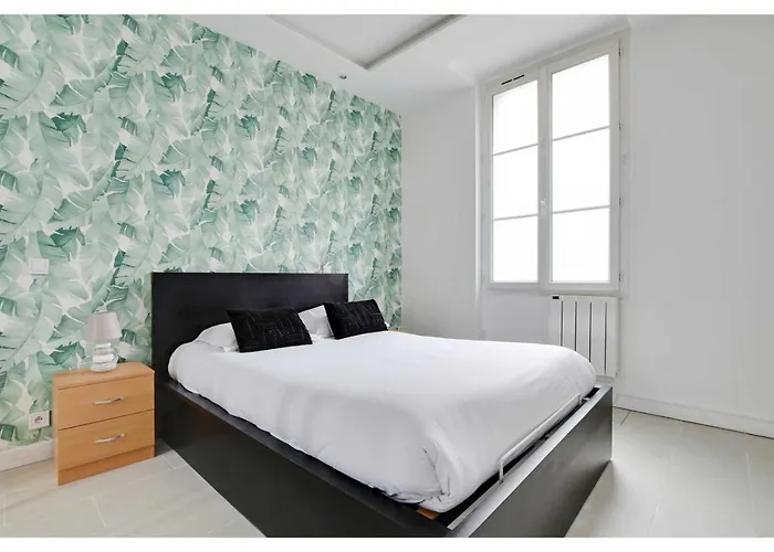 Beautiful Marais Bastille Париж