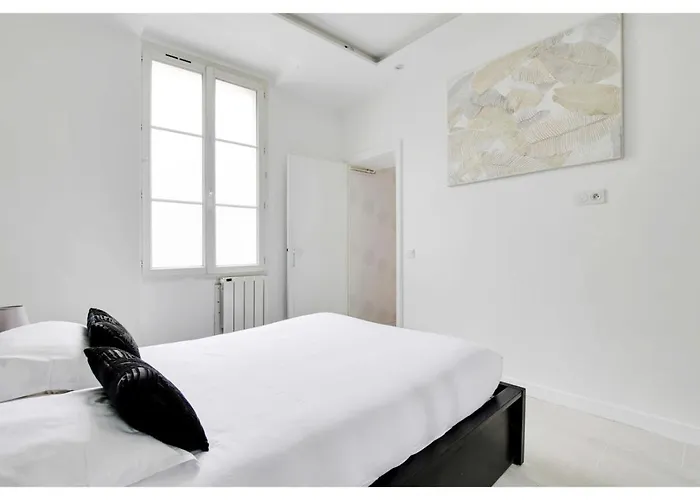 Апартаменты Beautiful Marais Bastille *
